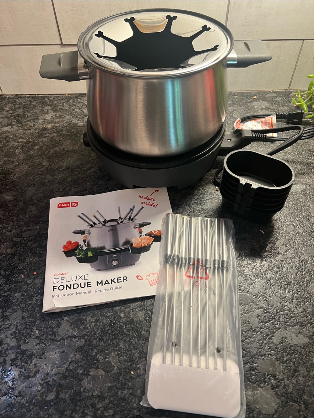 Dash Deluxe Fondue Maker - Stainless Steel and Black. New without box. Serves 8